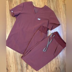 FIGS jogger set - dark cherry 🍒